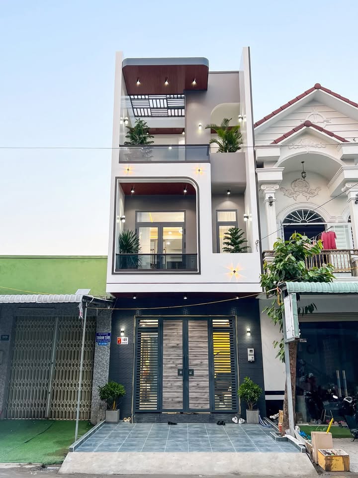 Nhà 1 trệt 2 lầu KDC Hồng Loan 80m² giá 6.1 tỷ - Full nội thất cao cấp!