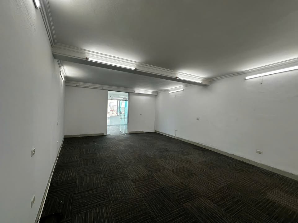 Sàn văn phòng cho thuê mặt phố Quan Hoa 110m² - Đường lớn, tiện nghi đầy đủ!
