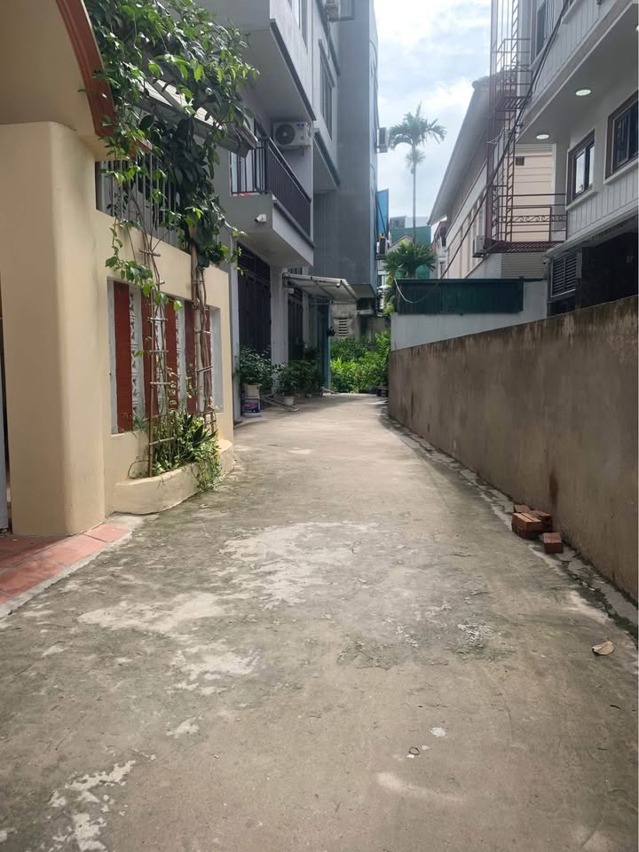 Đất tặng nhà cấp 4 tại Miêu Nha 42m² giá 2.4 tỷ - Sổ đỏ chính chủ!