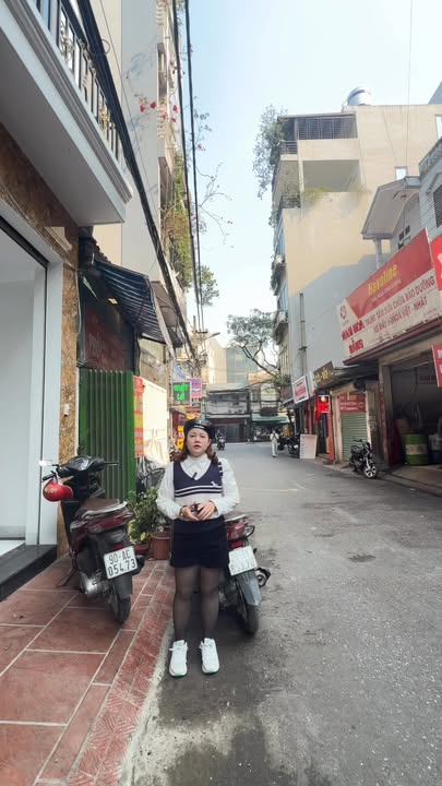 Nhà phố Nguyễn Khang, Cầu Giấy 225m² giá 16 tỷ - Kinh doanh sầm uất, vỉa hè rộng rãi!