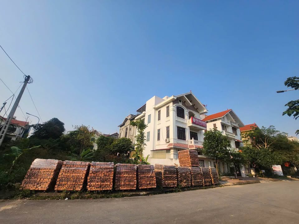 Bán gấp Townhouse BT ĐHL Bắc Ninh 257m² giá 23 tỷ - Không thể bỏ lỡ!