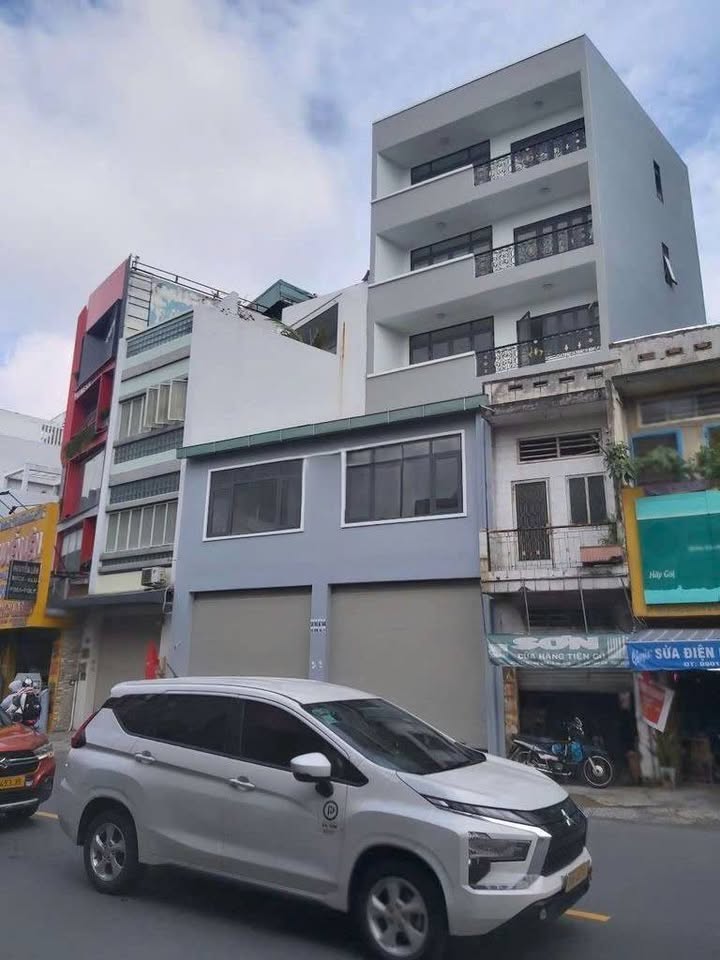 Nhà mặt tiền đường Lạc Long Quân, Quận Tân Bình 207m² - Cho thuê ngay chỉ 60 triệu/tháng!