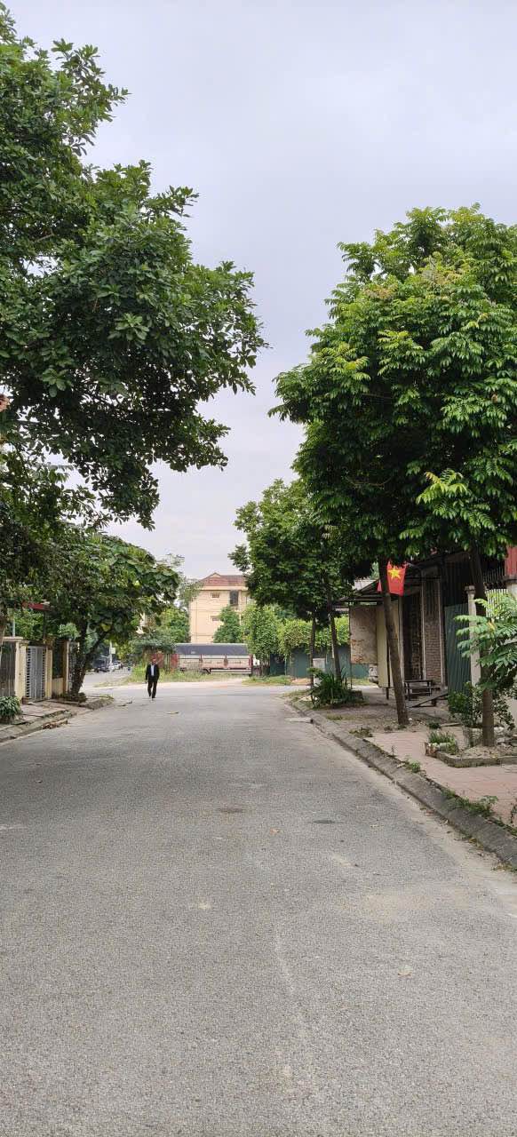 Nhà xây thô 3 tầng Phú Điền Tân Hồng 100m² giá 9.x tỷ - Vị trí đắc địa tại Từ Sơn!