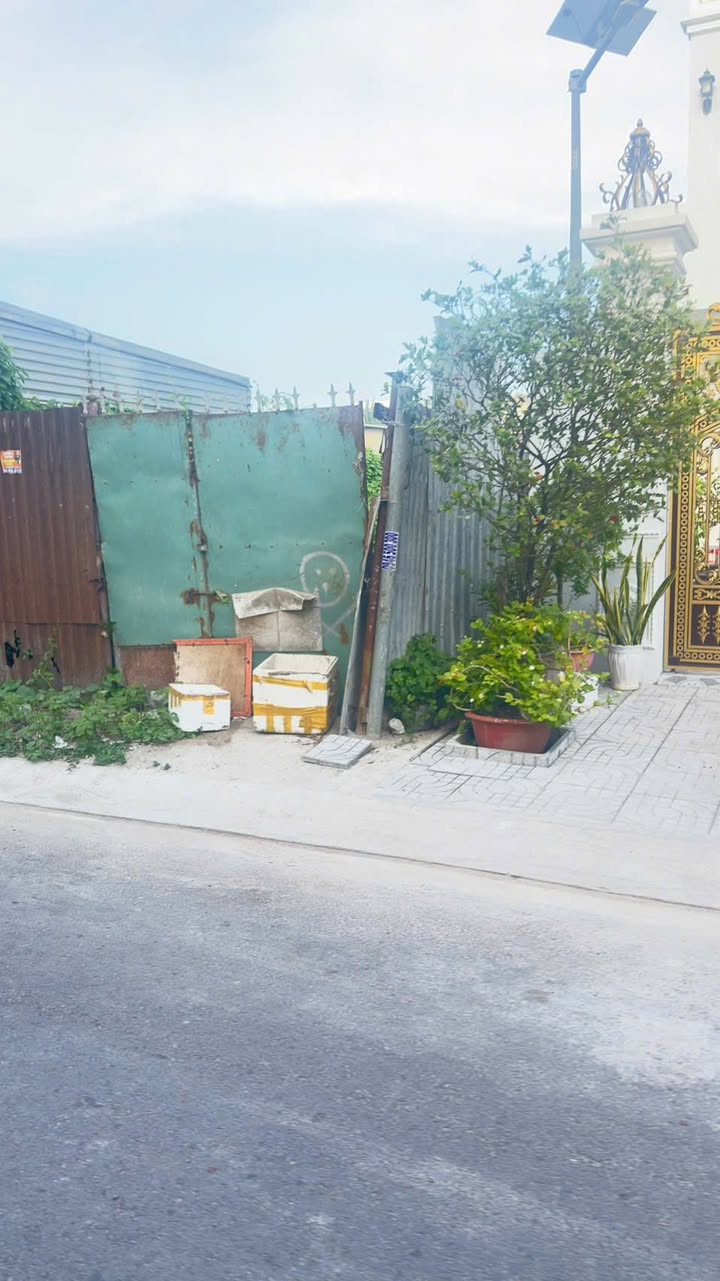 Đất nền Rạch Giá 205m² giá 2.8 tỷ - Vị trí thuận lợi, tiện ích xung quanh đầy đủ!