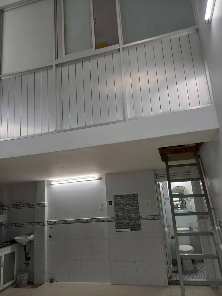 Nhà cho thuê Quận 4 - Diện tích 18m², giá 6.5 triệu - Nhà mới sạch sẽ, dọn vào ở ngay!