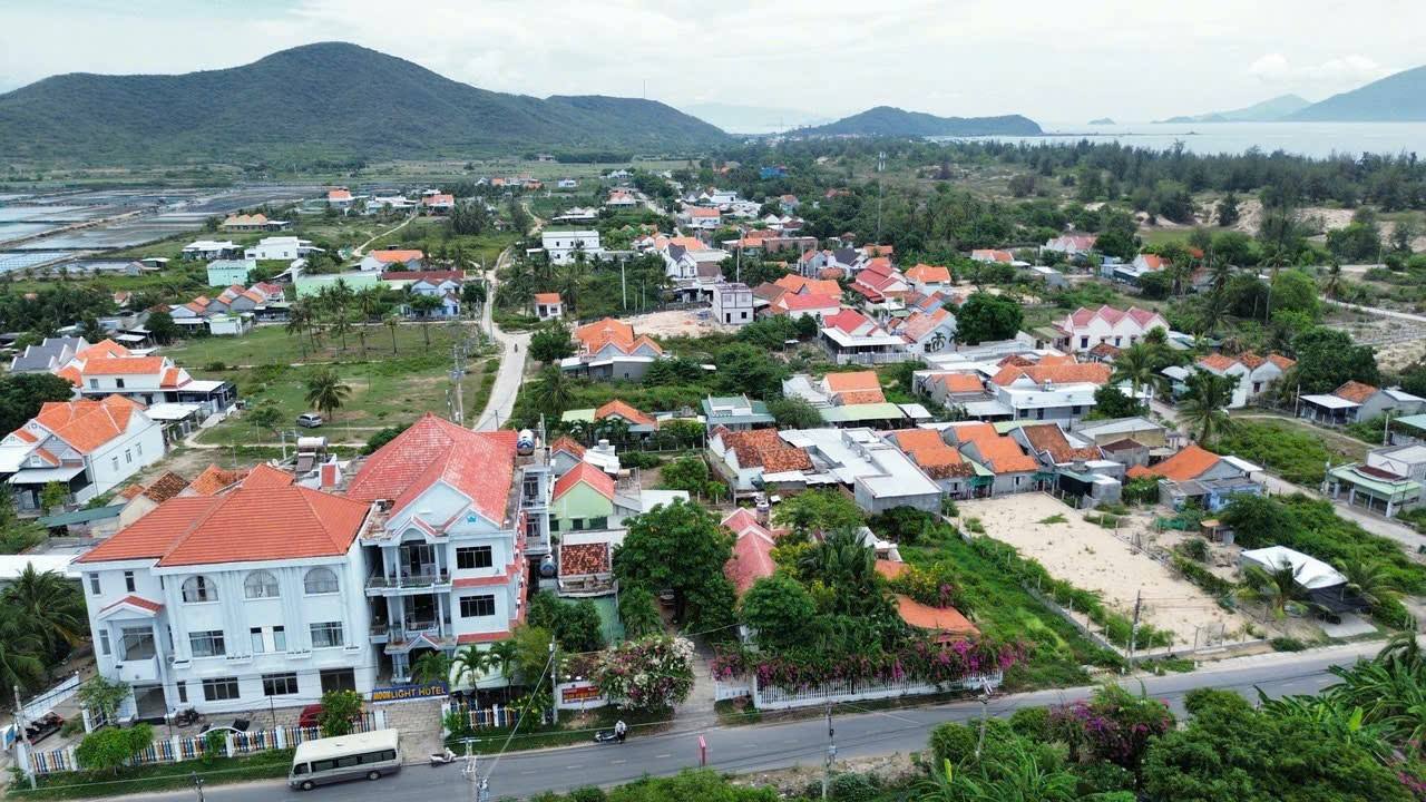 Khách sạn 40 phòng tại Biển Dốc Lết 951m² giá 1x tỷ - Cơ hội đầu tư hấp dẫn!