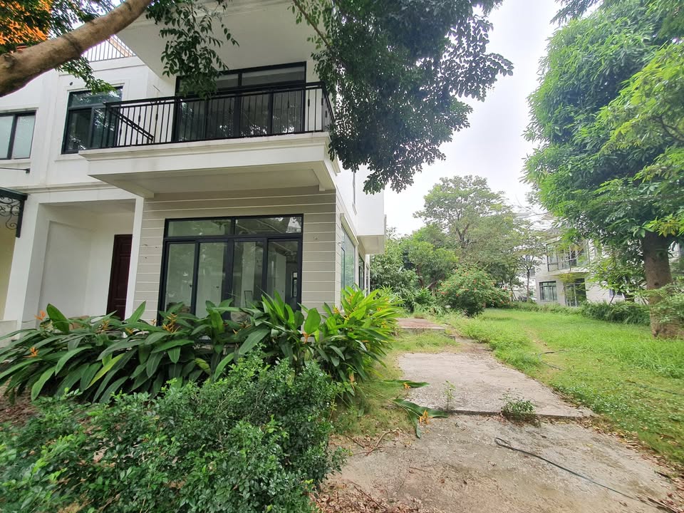 Biệt thự góc Ecopark Văn Giang 216m² giá thỏa thuận - An ninh 24/24, môi trường sống đẳng cấp!