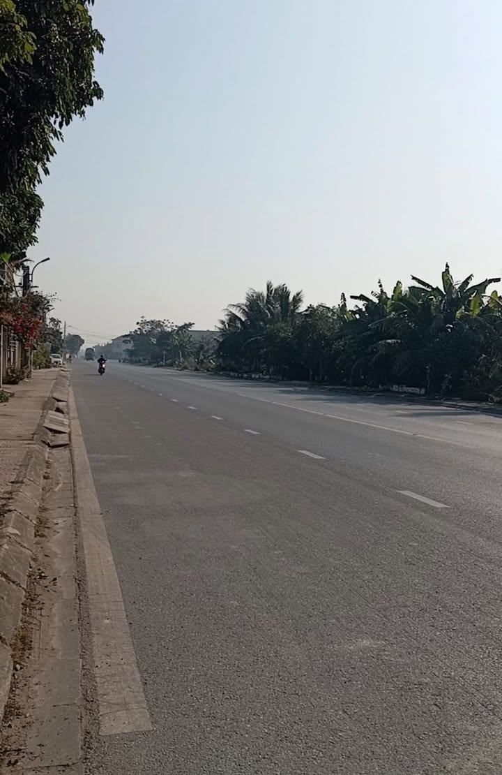 Nhà 3 tầng Đường Nhân Mục, 100m² giá 2.2 tỷ - Full thổ cư, sẵn sàng ở ngay!