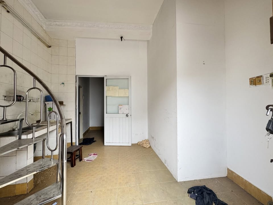 Nhà mặt tiền chợ Kiến Thiết, Quận 9 - 22m² giá 3.5 tỷ - Kinh doanh sầm uất!