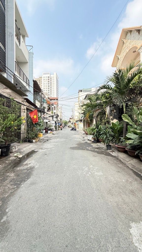 Nhà phố Hòa Bình 34m² giá 5 tỷ - Hẻm xe tải, chính chủ bán gấp!