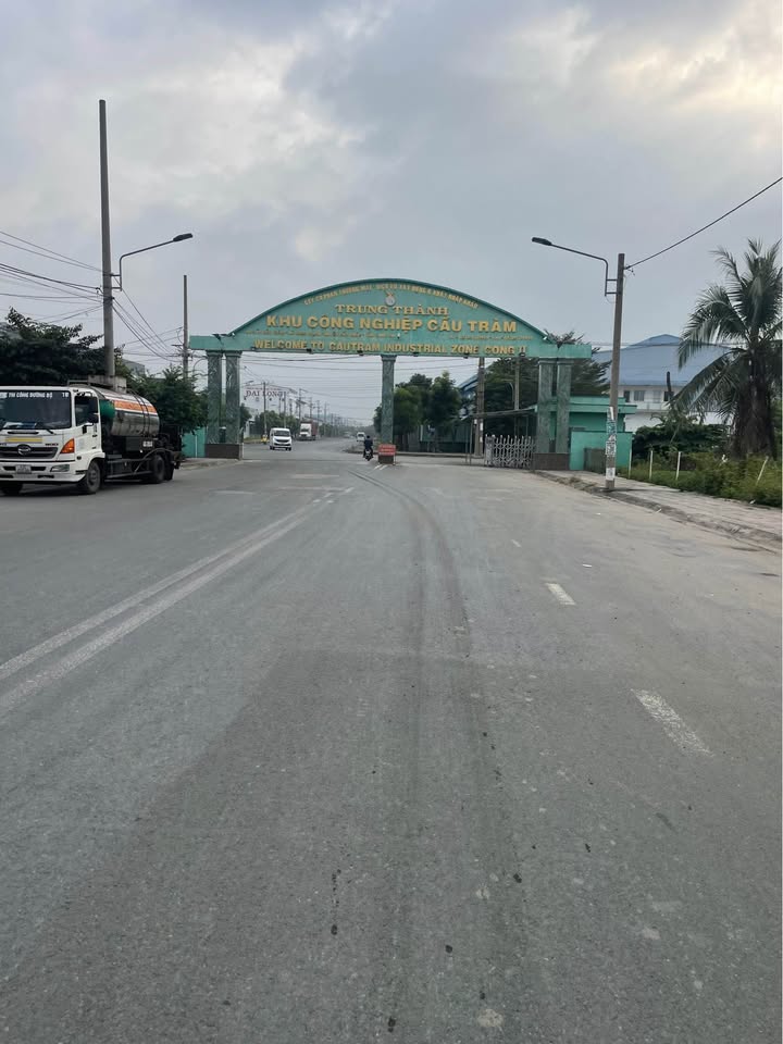 Nhà FrontHouse đường chính khu công nghiệp Bình Chánh 102m² giá 4.5 tỷ - Thiết kế sang trọng, tiện kinh doanh!