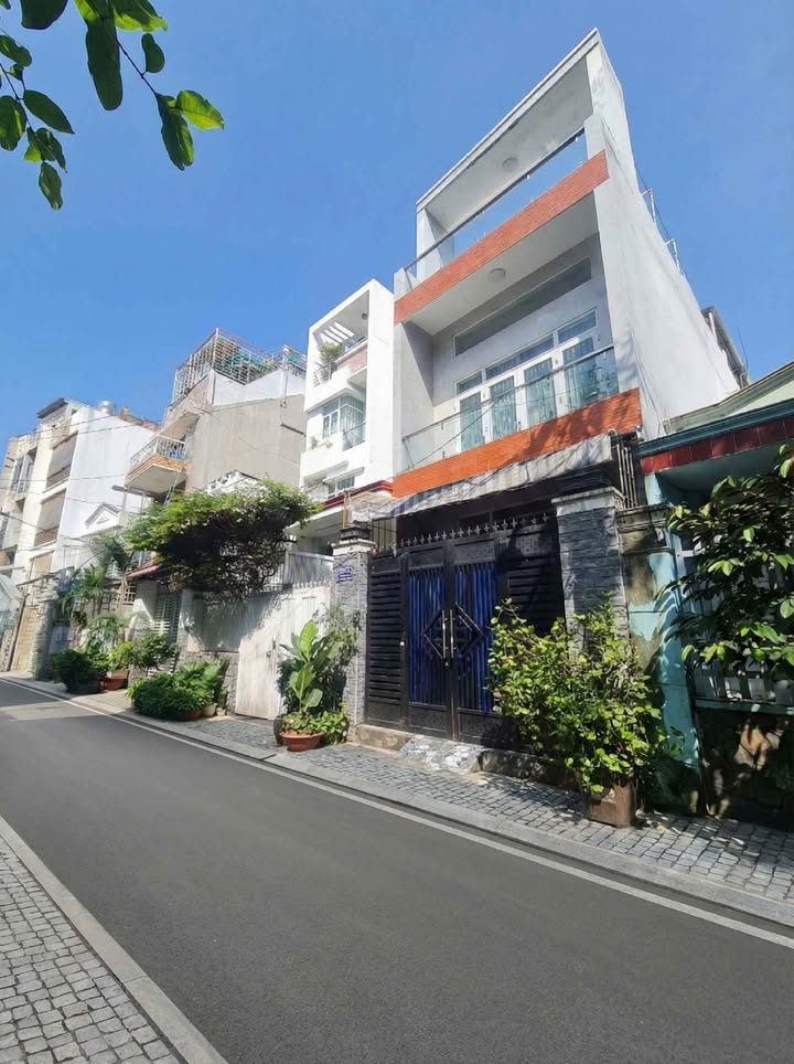 Nhà 3 tầng 6PN tại Lạc Long Quân, Tân Bình - Chỉ 7.5 tỷ, Hẻm xe hơi 8m!