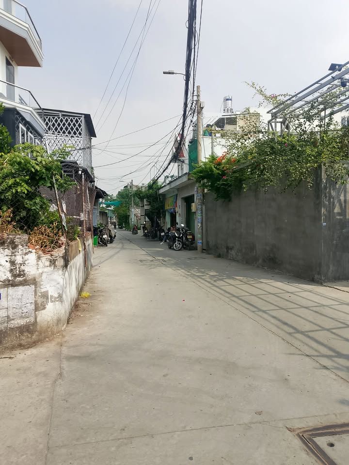 Nhà phố 2 tầng HXH thông tại Tân Phú 72m² giá 5.3 tỷ - Sổ đẹp, không lộ giới!