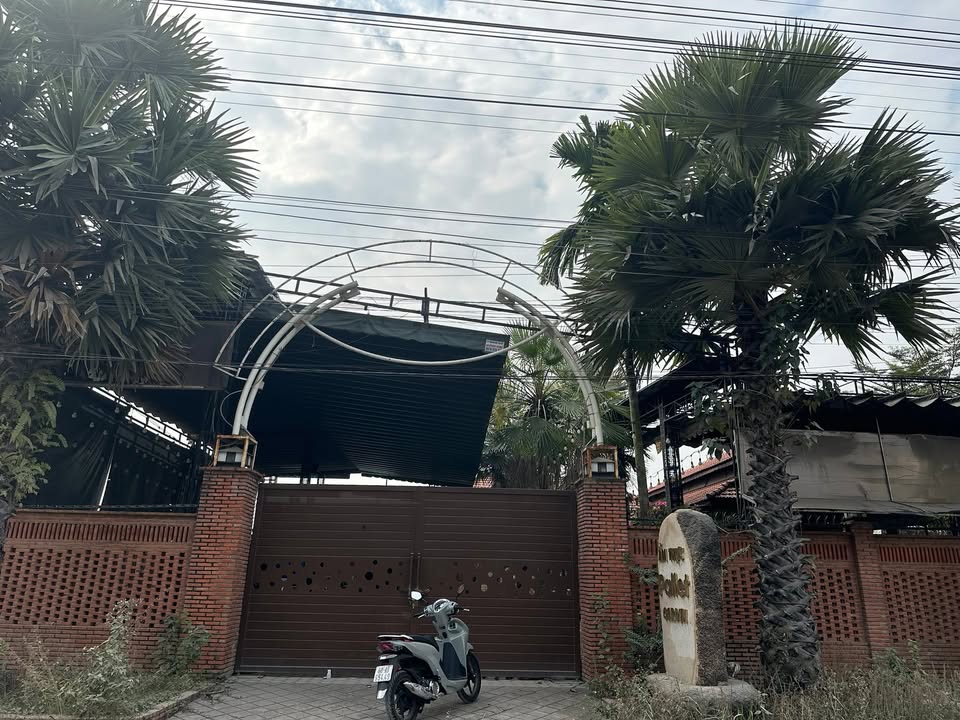 Quán FrontHouse cho thuê tại Trà Cổ, Móng Cái 700m² - View đường tàu cực chill!