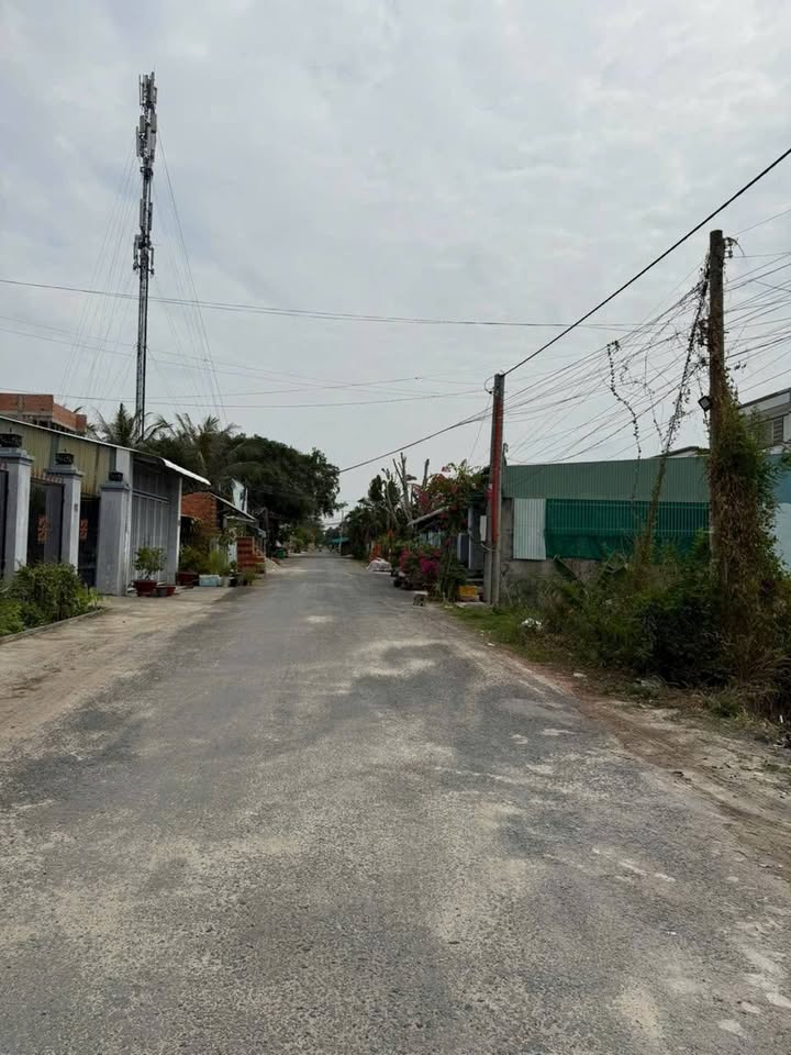 Nhà phố 34 Nguyễn Văn Linh, Tây Ninh 155m² giá 1.95 tỷ - Không gian xanh lý tưởng!