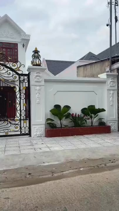 Biệt thự Mini mặt tiền Vương Hồng Sển 195m² giá 3.69 tỷ - Không gian sống sang trọng!