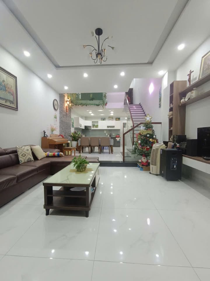 Nhà cho thuê 3 tầng mặt tiền đường Hói Kiểng - Hoà Quý, Ngũ Hành Sơn 110m² giá 15 triệu/tháng - Nội thất đầy đủ!