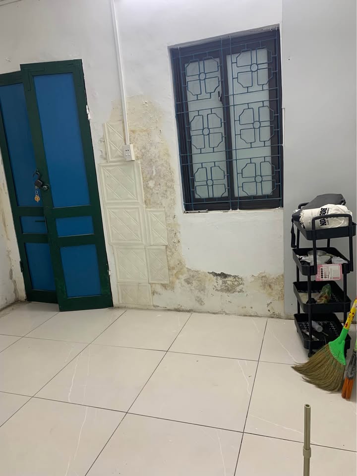 Nhà riêng cho thuê tại phố chợ Khâm Thiên, Đống Đa 20m² - Giá 5 triệu/tháng - Chính chủ cho thuê!