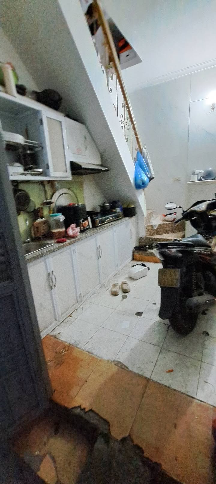 Nhà cho thuê Ngõ 166 Đê Tô Hoàng 56m² giá 5.5 triệu - Trung tâm Hà Nội, gần Bách Khoa!