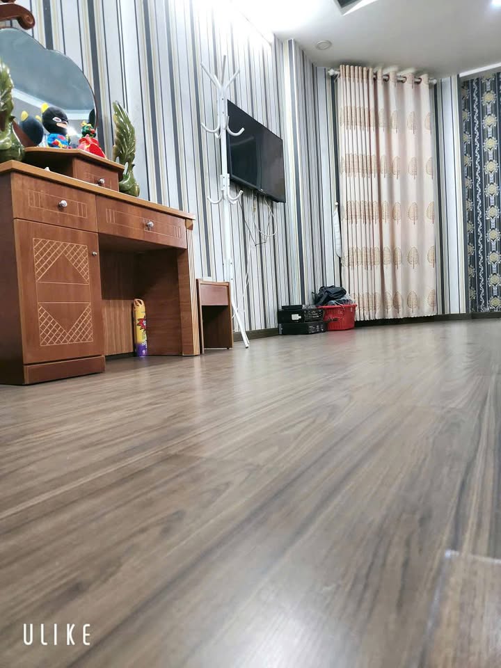 Nhà 5 tầng Hòa Bình, Tân Phú 50m² giá 7.5 tỷ - Hẻm xe tải thông thoáng, gần chợ!