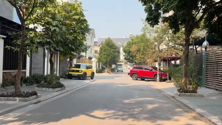 Townhouse Đô Thị Việt Hưng 155m² giá 4X tỷ - Vị trí đắc địa, an ninh 24/24!