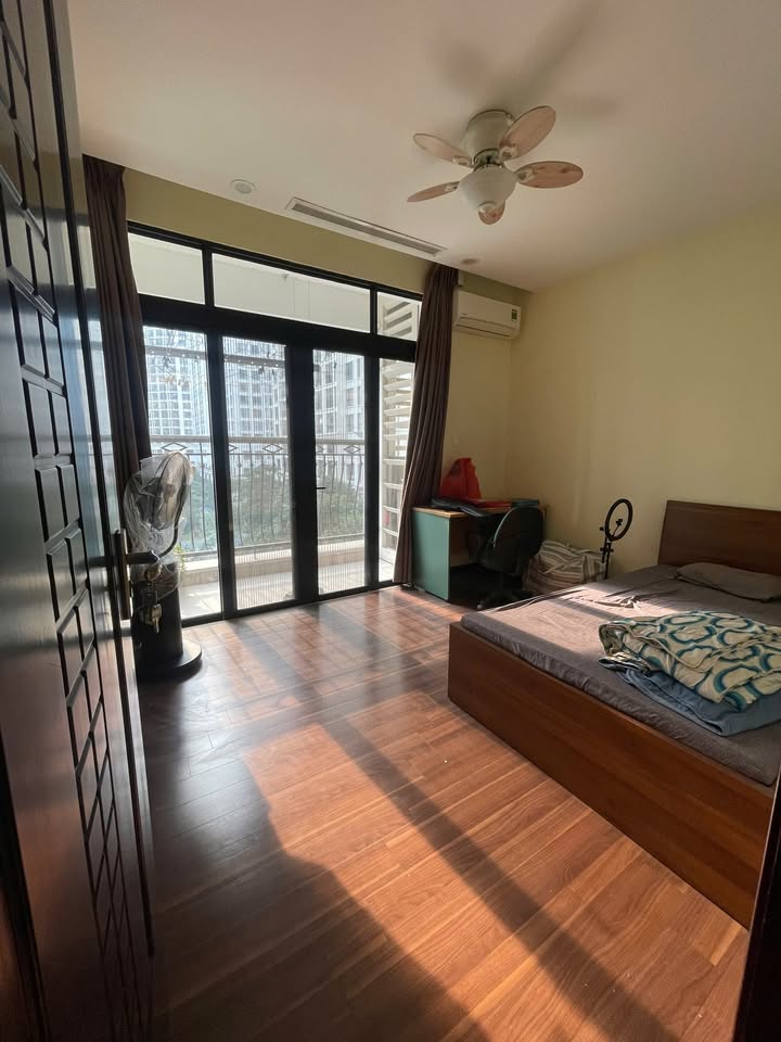 Căn hộ Royal City 97m² giá 24 triệu - Full nội thất đẹp mắt!