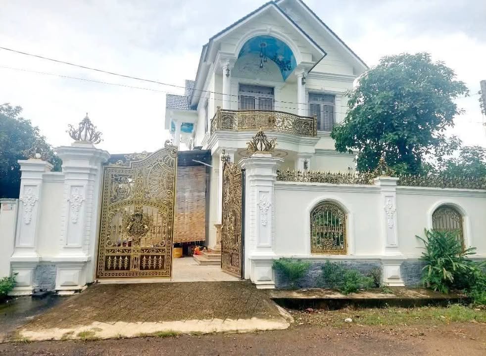 Biệt thự sân vườn phường Tân Xuân TP Đồng Xoài 264m² giá 3.7 tỷ - Bán gấp!