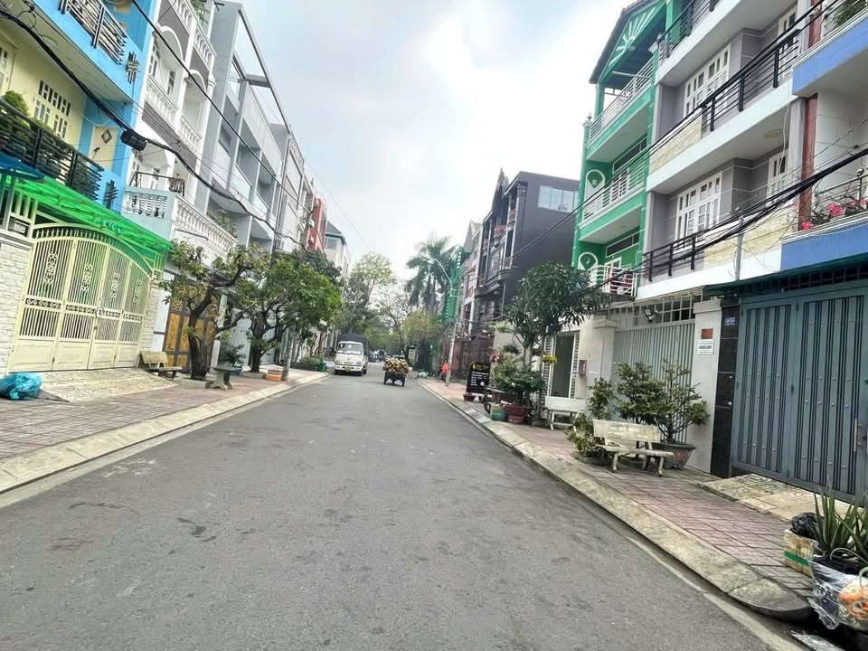 Nhà phố 4 tầng Quận Tân Phú 80m² giá 11.8 tỷ - Dòng tiền khai thác khách sạn 70 triệu/tháng!