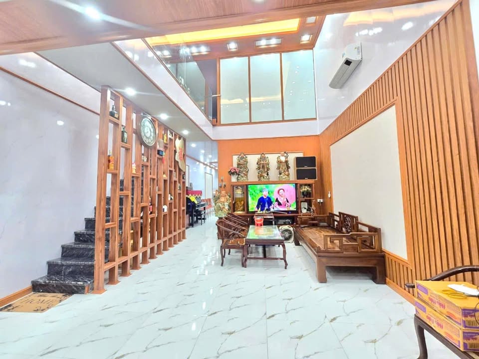 Nhà Hữu Hoà, Cầu Tó 50m² giá 1.65 tỷ - Thiết kế hiện đại, vị trí thuận tiện!