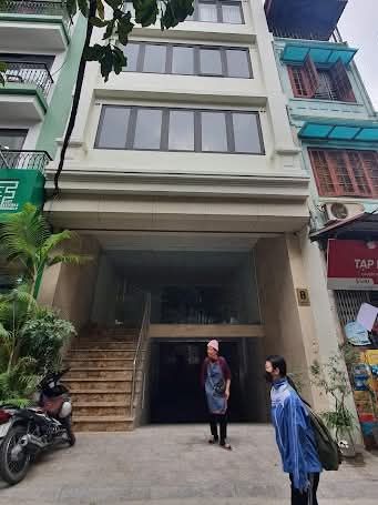 Cho thuê nhà mặt phố Hoàng Hoa Thám 100m² giá 40 triệu - Lô góc thông sàn tuyệt đẹp!