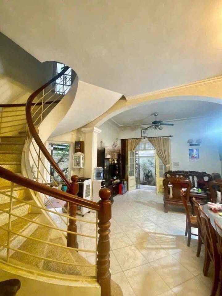 Nhà phố Đại La, Hai Bà Trưng 65m² giá 16 triệu - Phù hợp cho gia đình và văn phòng!