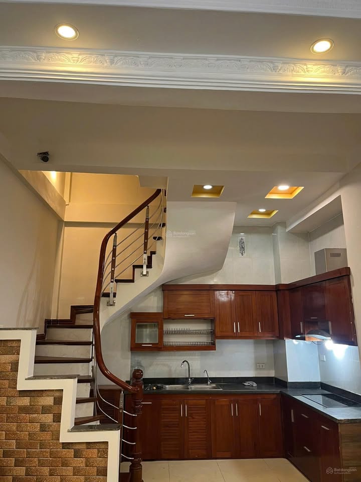 Nhà cho thuê Hào Nam 30m² giá 10 triệu - Không gian sống lý tưởng!