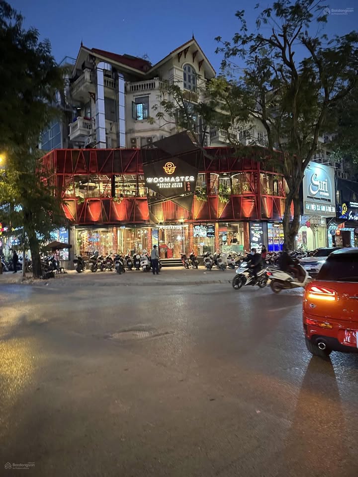 Cho thuê mặt bằng Phố Cổ Hoàn Kiếm 300m² - Vị trí đắc địa cho mọi mô hình kinh doanh!