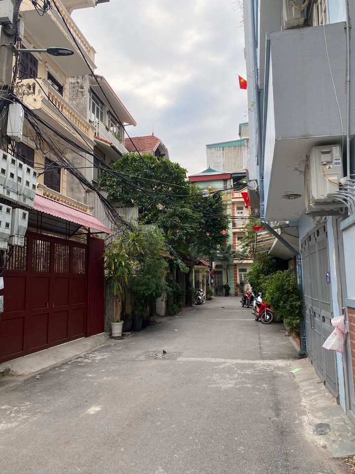 Nhà phố Nguyễn Ngọc Vũ, Cầu Giấy 65m² giá 14.8 tỷ - Gần hồ, mặt ngách thông!