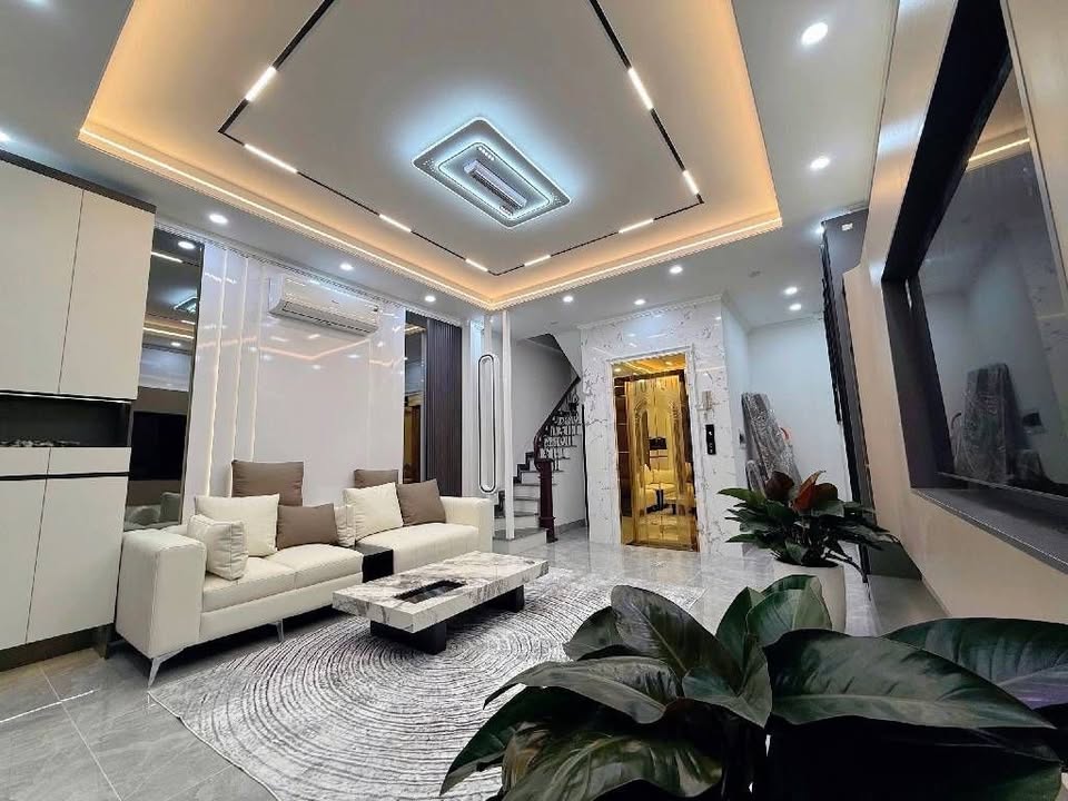 Nhà 6 tầng Trần Khát Chân 45m² giá 13 tỷ - Full nội thất sang trọng!