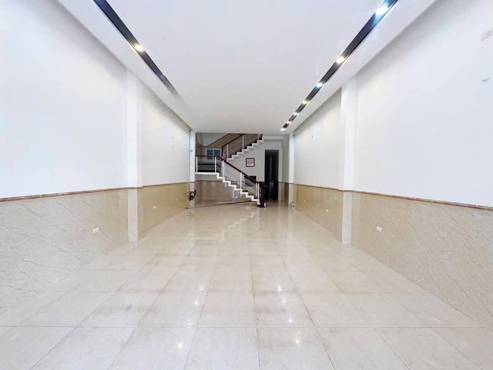 Nhà 4 tầng cho thuê tại phố cổ Buôn Ma Thuột 126m² giá 25 triệu - Vị trí đắc địa cho kinh doanh!