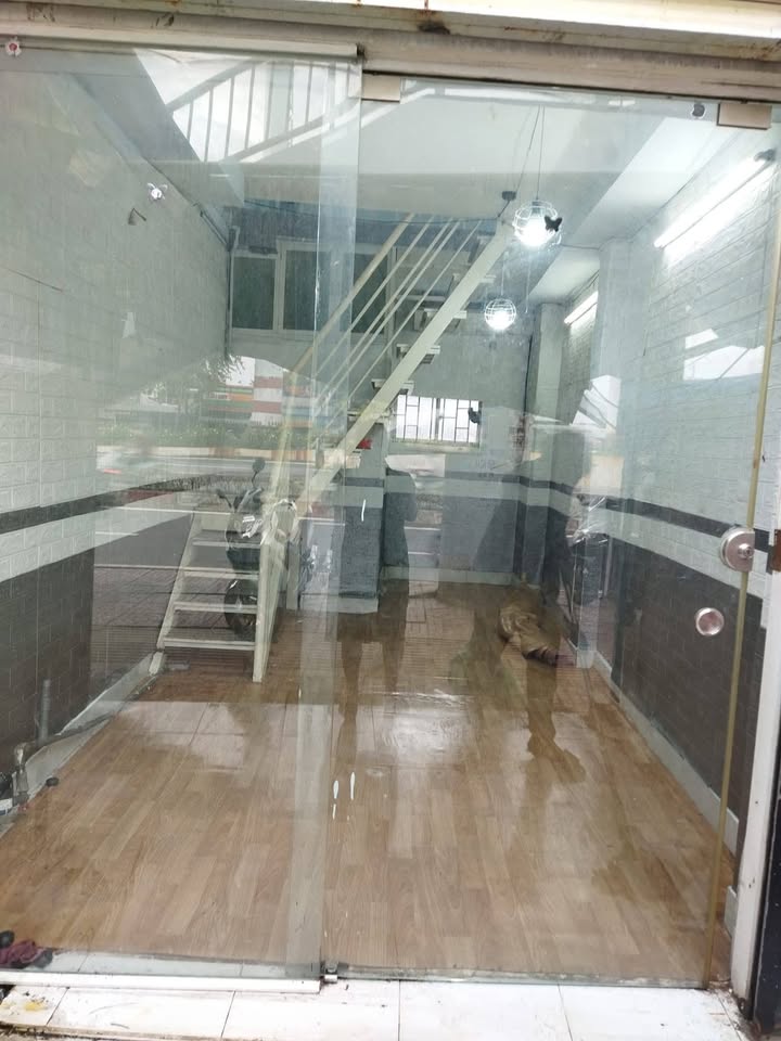 Nhà mặt tiền Phạm Văn Đồng, Bình Thạnh 17m² giá 2.5 tỷ - Sẵn sàng ở ngay!