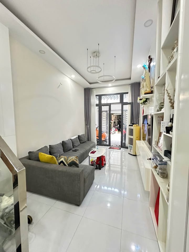 Nhà mới hẻm ba gác P4 Q8, 91m² giá 6,7 tỷ - Nở hậu phong thủy tốt!