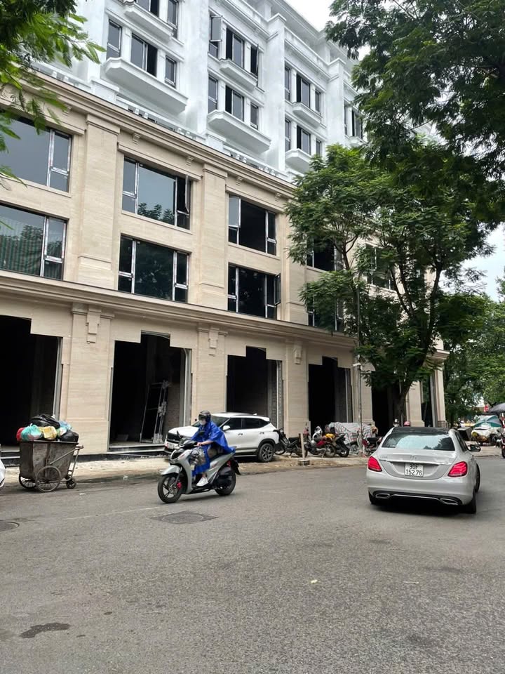Shophouse mặt phố Chùa Láng 117.3m² giá thỏa thuận - Kinh doanh đắc địa!