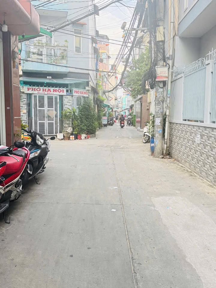 Bán nhà hẻm xe hơi Tôn Thất Thuyết, Quận 4, 23.9m² giá 2.95 tỷ - Nhà đẹp, pháp lý chuẩn