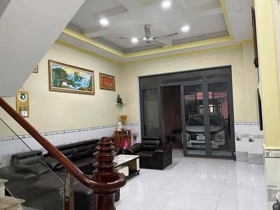 Nhà cho thuê KDC Tân Đức, 125m², 5 phòng ngủ - Full nội thất, giá 15 triệu/tháng!