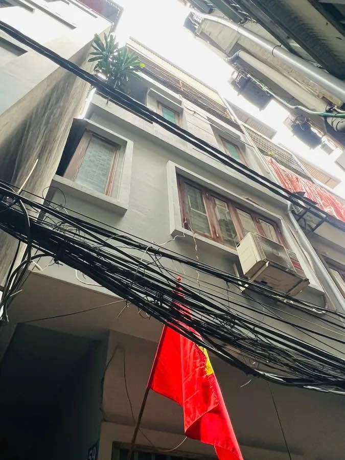 Cho thuê CHDV Xuân La 186m² giá 10 triệu - Ô tô đỗ cửa, hợp đồng 10 năm!