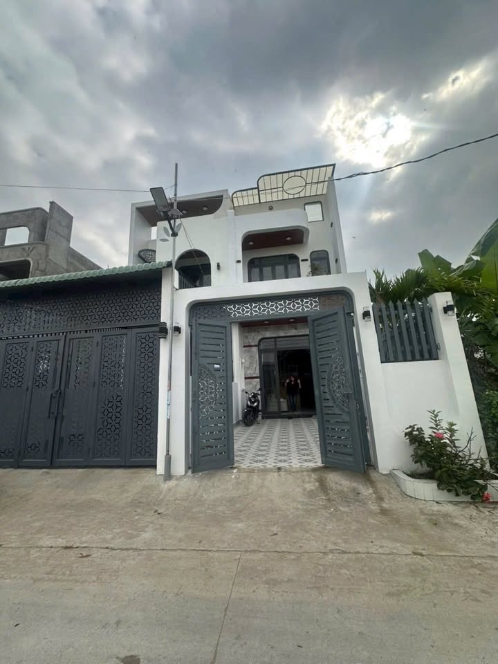 Nhà lầu 1 trệt 1 lầu đường Ba Bông, Tây Ninh 117m² giá 2.99 tỷ - Vị trí đẹp, sẵn sàng ở ngay!