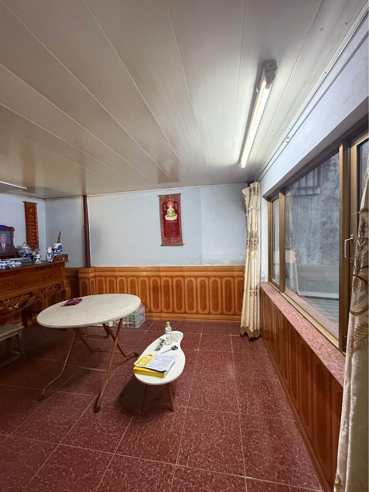 Nhà 2 tầng 1 tum Cam Đường 115m² giá 2.35 tỷ - Vị trí kinh doanh đắc địa!