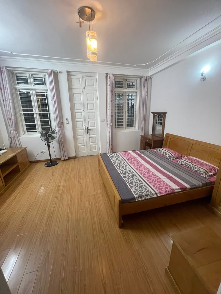 Nhà phố Trần Duy Hưng 200m² cho thuê - Vị trí đắc địa gần Vincom và BigC!