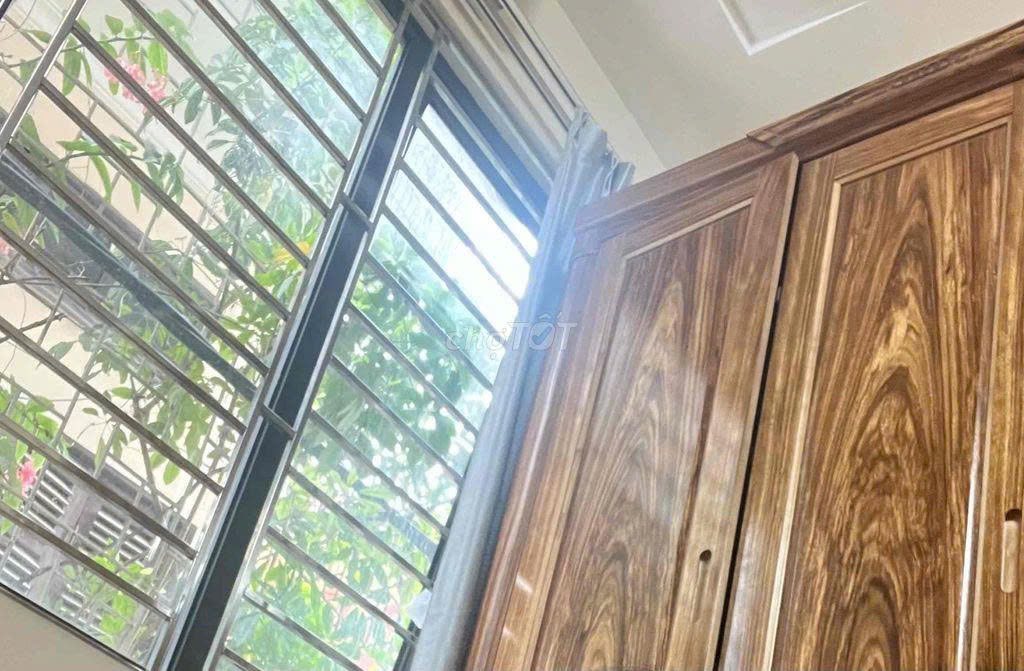 Cho thuê nhà 3 tầng Ngõ 639 Hoàng Hoa Thám, 75m² giá 8.5 triệu - Sẵn sàng vào ở ngay!