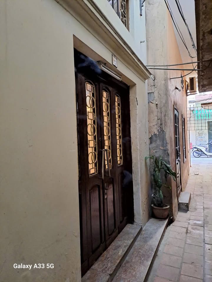 Nhà nguyên căn 3 tầng tại Ngõ 18 Hàm Long, Hoàn Kiếm - Giá chỉ 6.5 triệu/tháng!