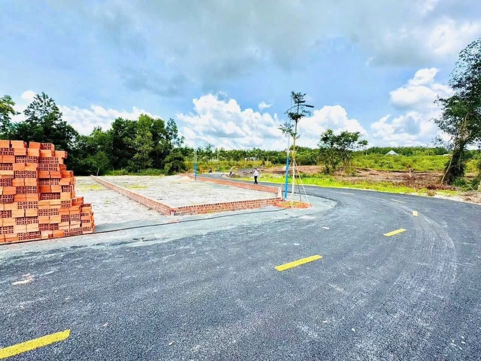 Đất nền KP6 Minh Hưng 200m² giá 550 triệu - Mặt tiền đường nhựa thông thoáng!