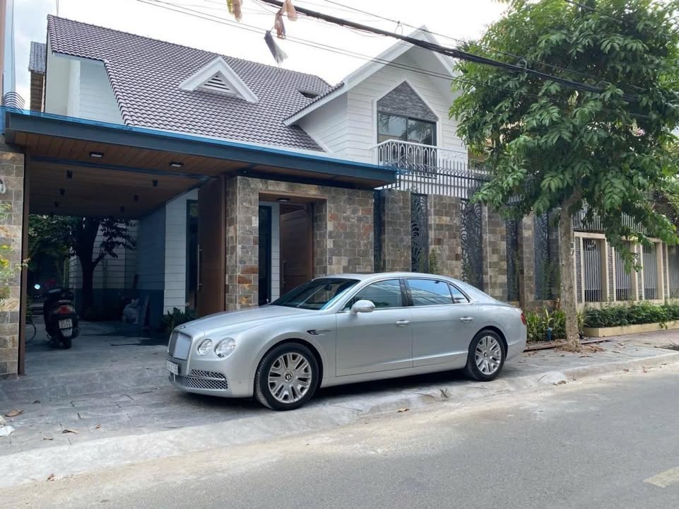 Biệt thự vườn nghỉ dưỡng Gò Vấp 204m² giá 32.9 tỷ - Hẻm như mặt tiền, gần công viên