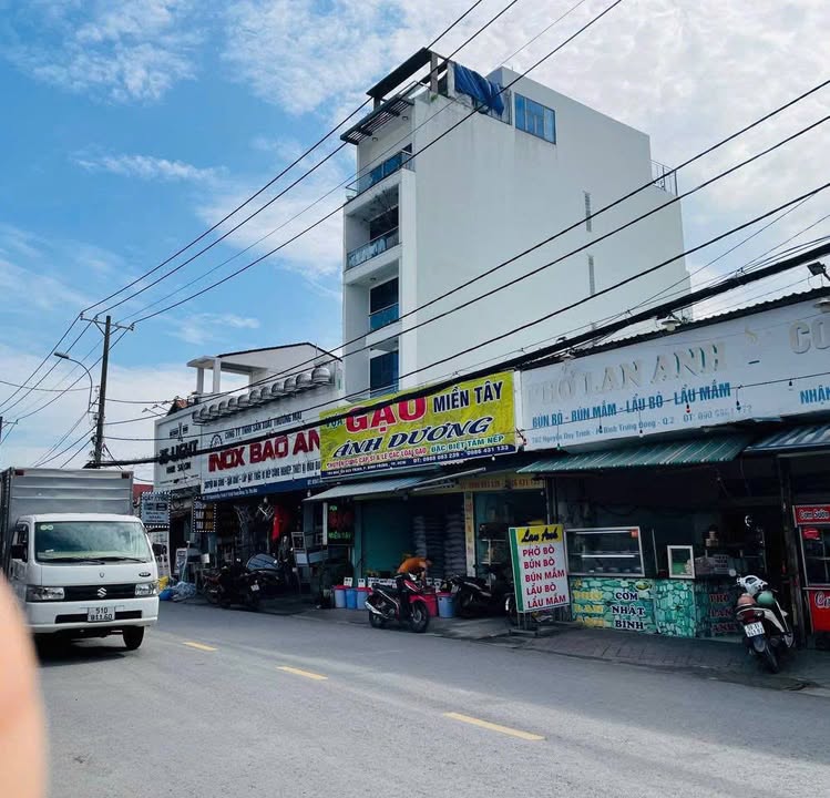 Nhà 4 tầng mặt tiền Nguyễn Duy Trinh 107m² giá 20.5 tỷ - Đầu tư sinh lời ngay!